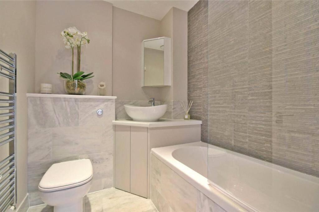 Luxury 3 Bed Apartment - Huge Outdoor Terrace & Amazing Transport Links London Exteriör bild